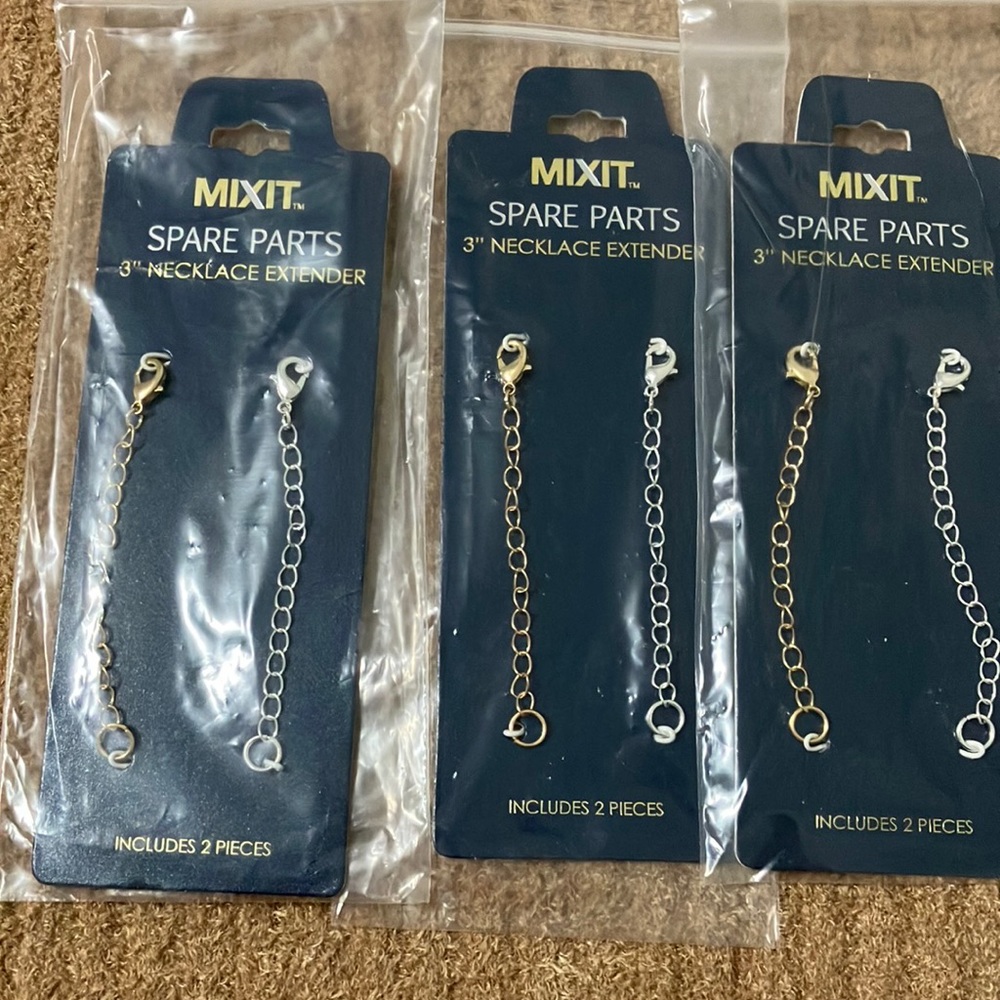 Necklace extenders
